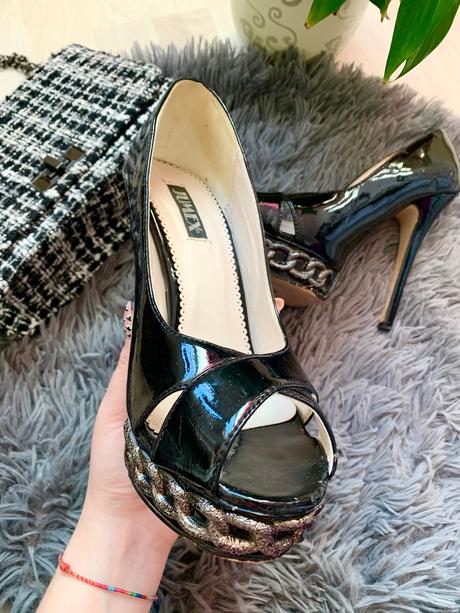 Čierne lakovane lodičky s otvorenou špičkou, 39