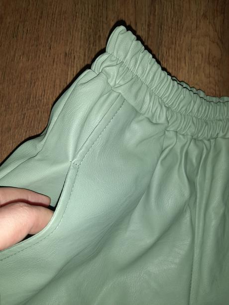 Široké  koženkove nohavice, m