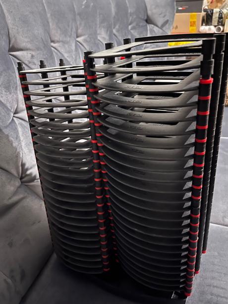 Predam stojany na cd/dvd, 