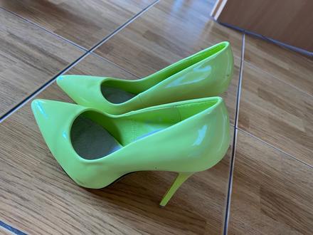 Neonove lodičky, 36