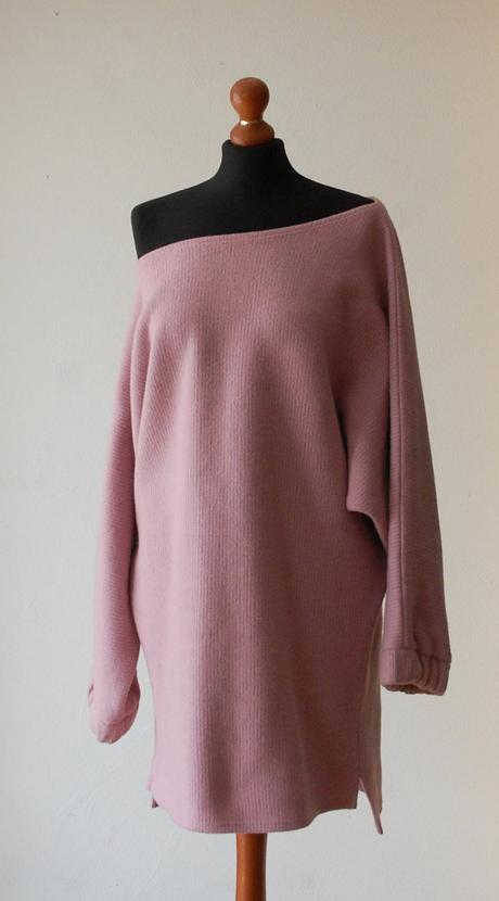 Štýlové pletené svetrové šaty na jedno rameno, m