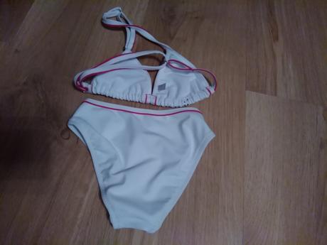 Dievčenské plavky, 116