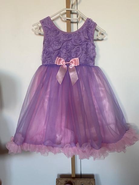 Nádherné riasené šaty, 104