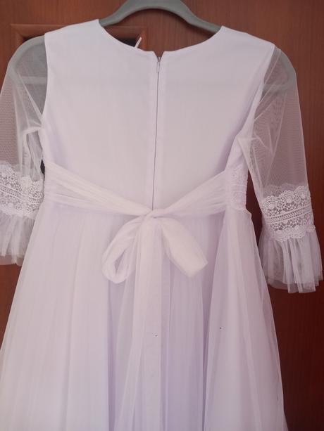 Šaty na 1 sväté prijímanie, 146