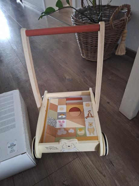 Drevený detsky vozik s kockami,