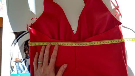 Červené spoločenské šaty, l