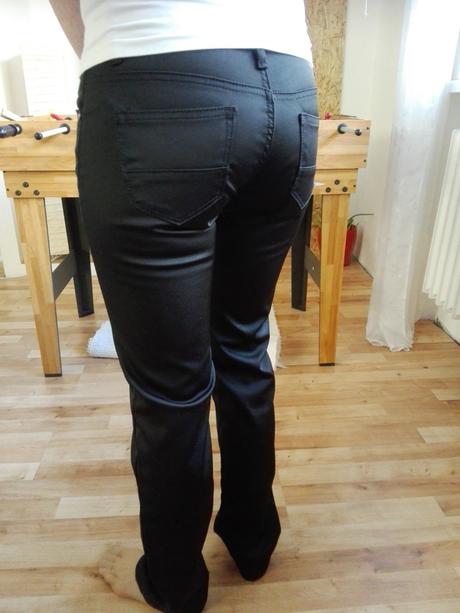 Čierne nohavice, 36