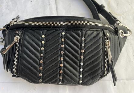 Zara cierna ladvinka s vybijanim, zara