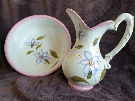 Toaletný set s kvetinovým vzorom,