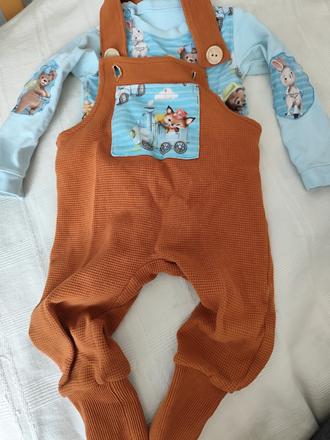 Kompletik body a nohavice na traky, 80
