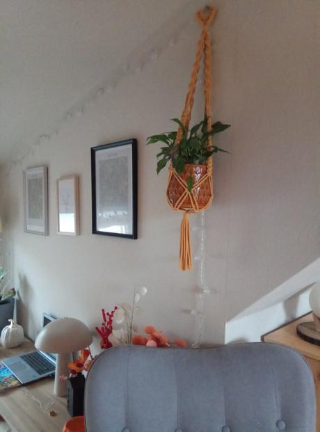 Staroružový závesný kvetináč, 