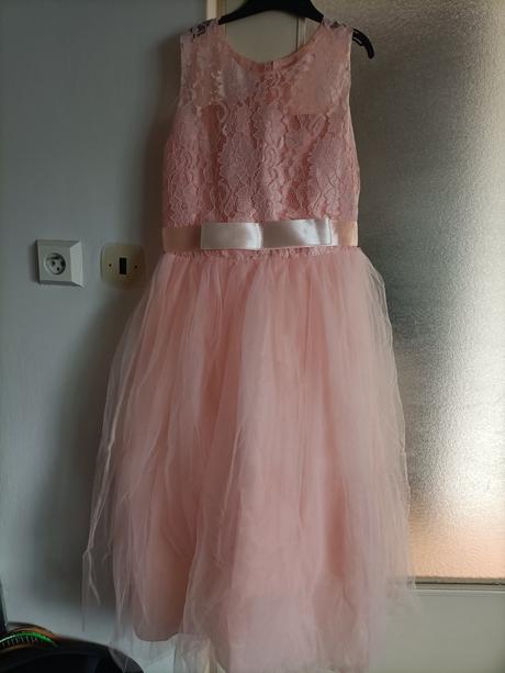 Šaty na oslavu, 158