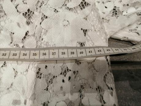 Čipkované biele šaty vm pružná čipka, m