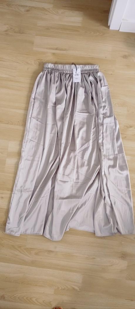 Satenova sukna nova, gate,m