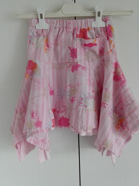 Sukienka ruzovobiela, vel 122, s cipmi na bokoch, 122