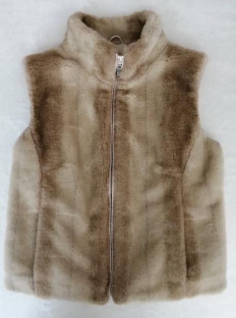 Pekná kožušinová vesta zn. john rocha, m