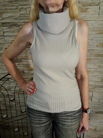 Krémový top s rolákom, s