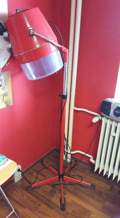 Retro sušiaca helma,