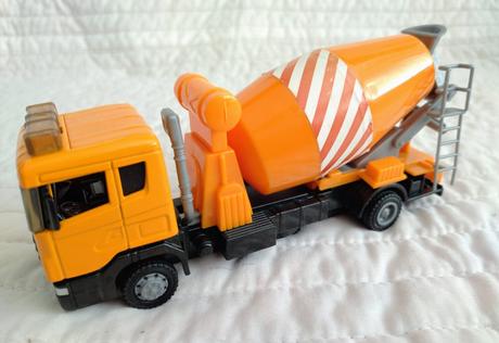 Set 2 kusov áut - čistiace auto + miešačka,