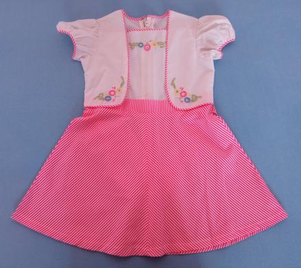Pekné dievčenské šaty v. 116, 116