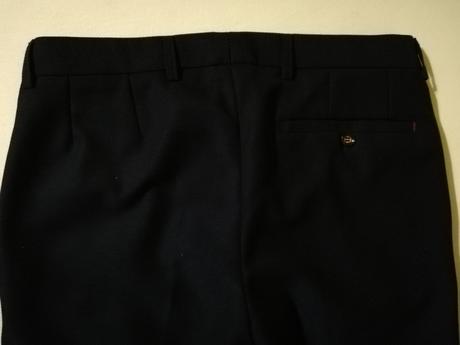 Jedenkrát oblečený pánsky oblek, 48