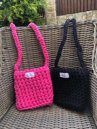 Háčkovaná kabelka, 