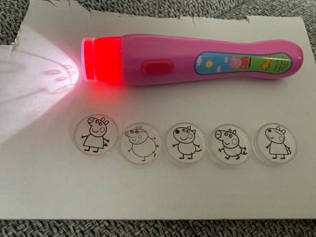 Peppa pig svetlo na stenu, 