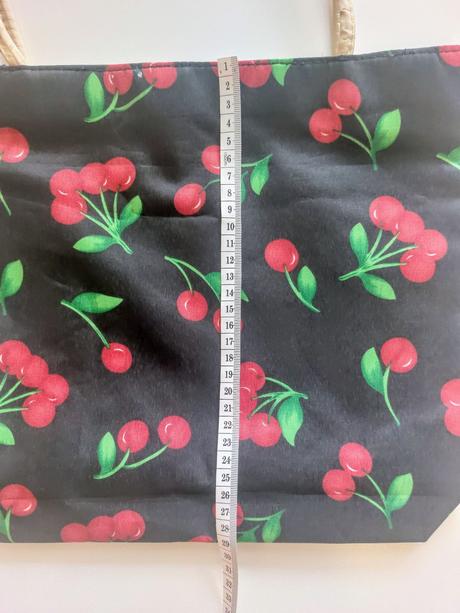 Krasna ceresnickova kabelka, 