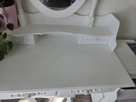 Kozmetický stolík, 