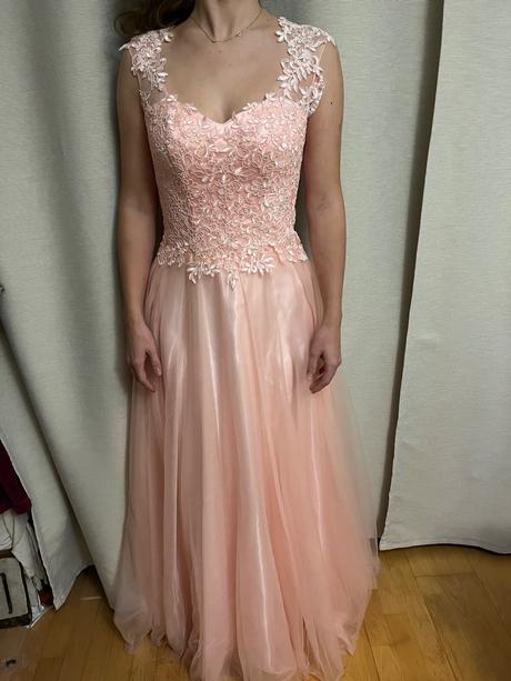 Spoločenské šaty s čipkou, s