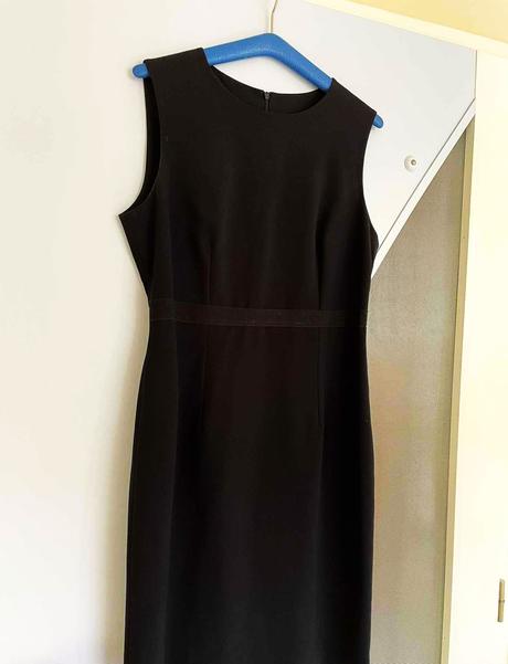 Luxusné púzdrové šaty, 40