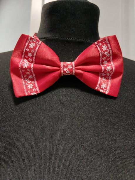 Folklórny  opasok a motýlik, 