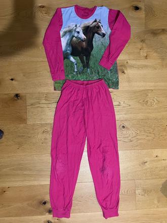 Dievcenske pyzamo, 140