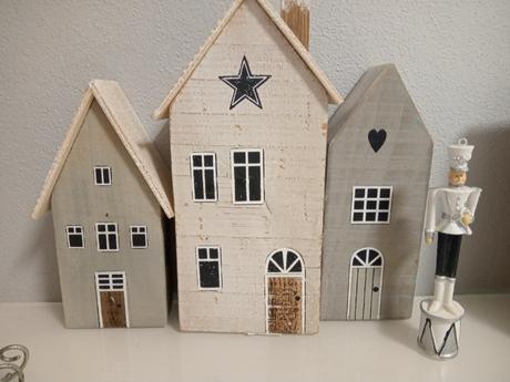 Drevený domček sivy, 