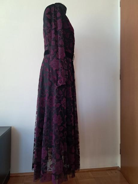 Šaty spoločenské, 42