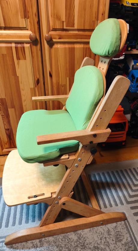 Rastúca stolička drevená, 