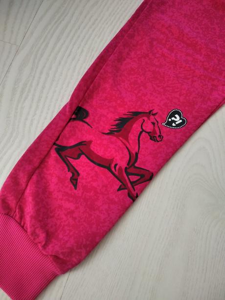 Ružové tepláky s koníkom, 140