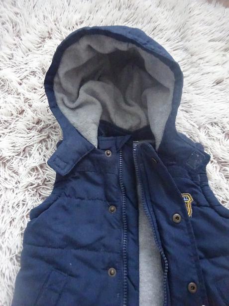 Tmavá modrá vesta - zateplená, f&f,74