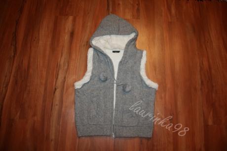 Vesticka s kapucnou, nenosena, l