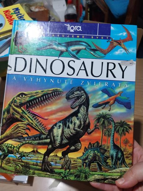Knizka dinosaury,