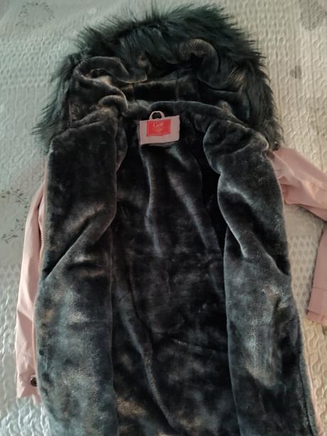 Krásna pudrovo ružová parka, s