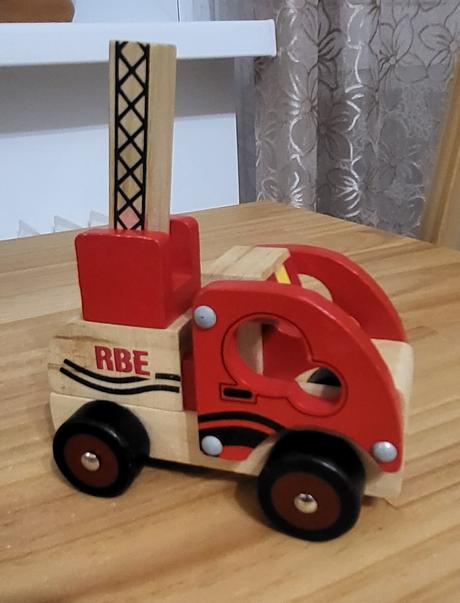 2x drevené auto - hasiči, policajti, 