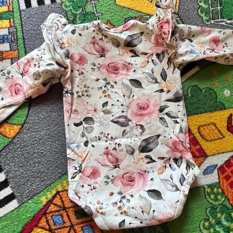 Prenadherne body top stav s volanikmi, 68