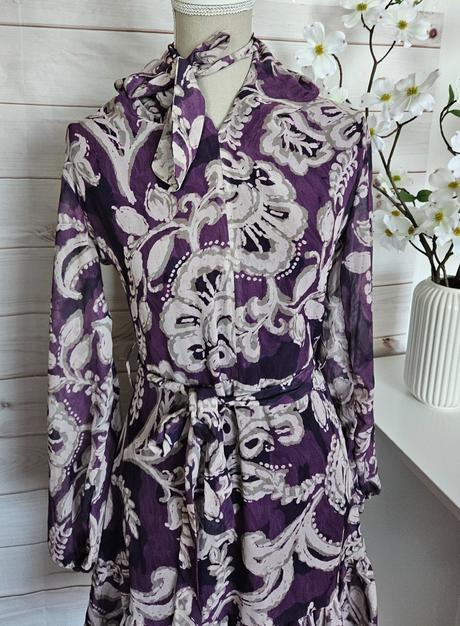 Krásne lahulinké šaty, 38