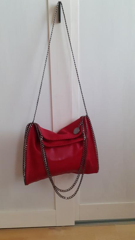 Damska cervena  kabela, 