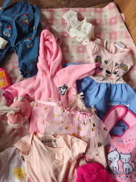 New born llorens s veľkou kopou doplnkov, 