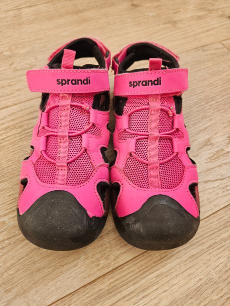 Svietiace sandalky s neokopatelnou spickou, sprandi,35