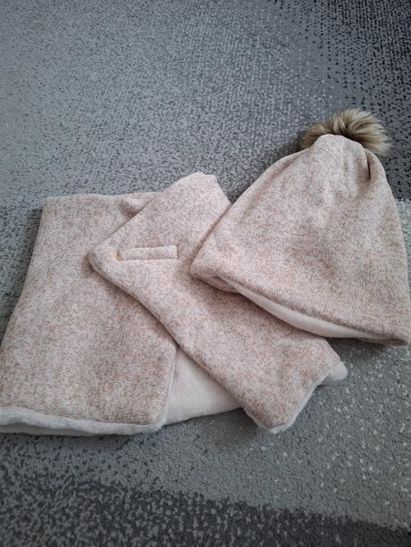 Čiapka a šál super teplé top stav, 104