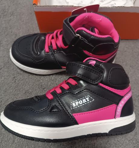 Kotníkové tenisky, 28