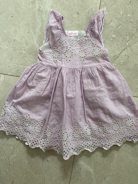 Šaty s madeirou čipkou volánom, 86